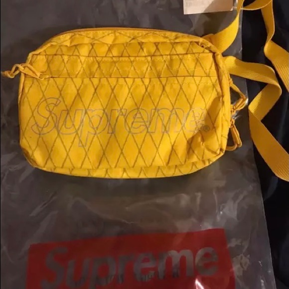 Fw18 supreme shoulder bag - Picture 2 of 4